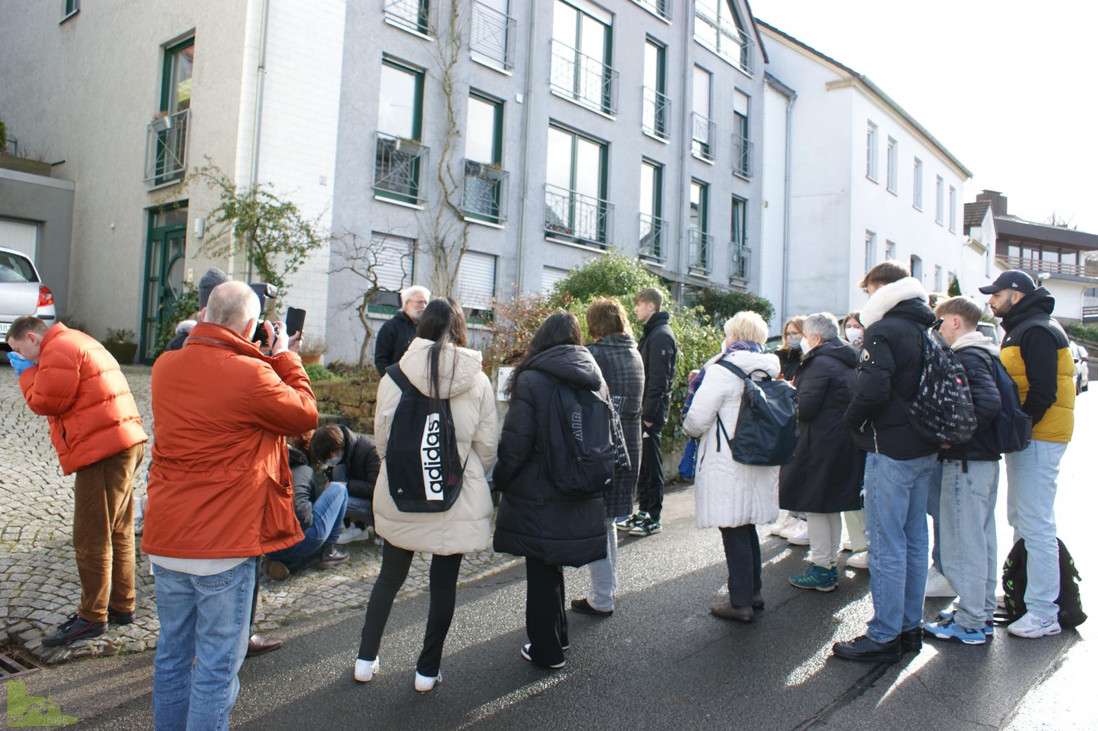 Enthüllung der Gedenktafel an der Kirchstraße